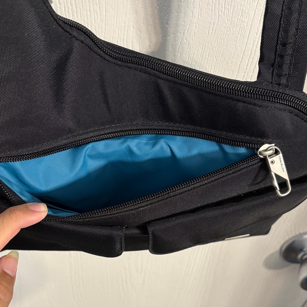 Travelon Anti-theft Classic Black Crossbody Bag - Picture 12 of 15